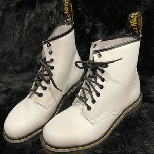 Dr Martens 1460 8 eye white leather s10 NEW IN BOX